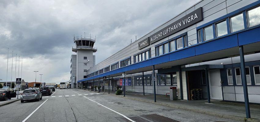 KLM Royal Dutch Airlines AES Terminal – Alesund Airport